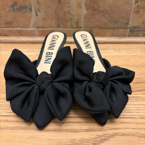Gianni Bini Shoes - Gianni Bini Black Bow Kitten Heels